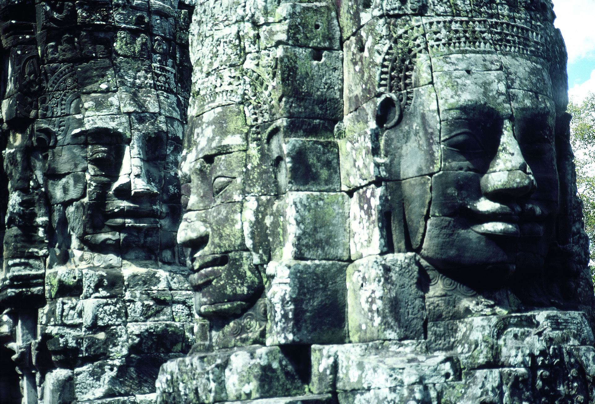 HR Statues Of King Javayaram VII The Bayon Angkor (Copyrigth Philip Normington) 01